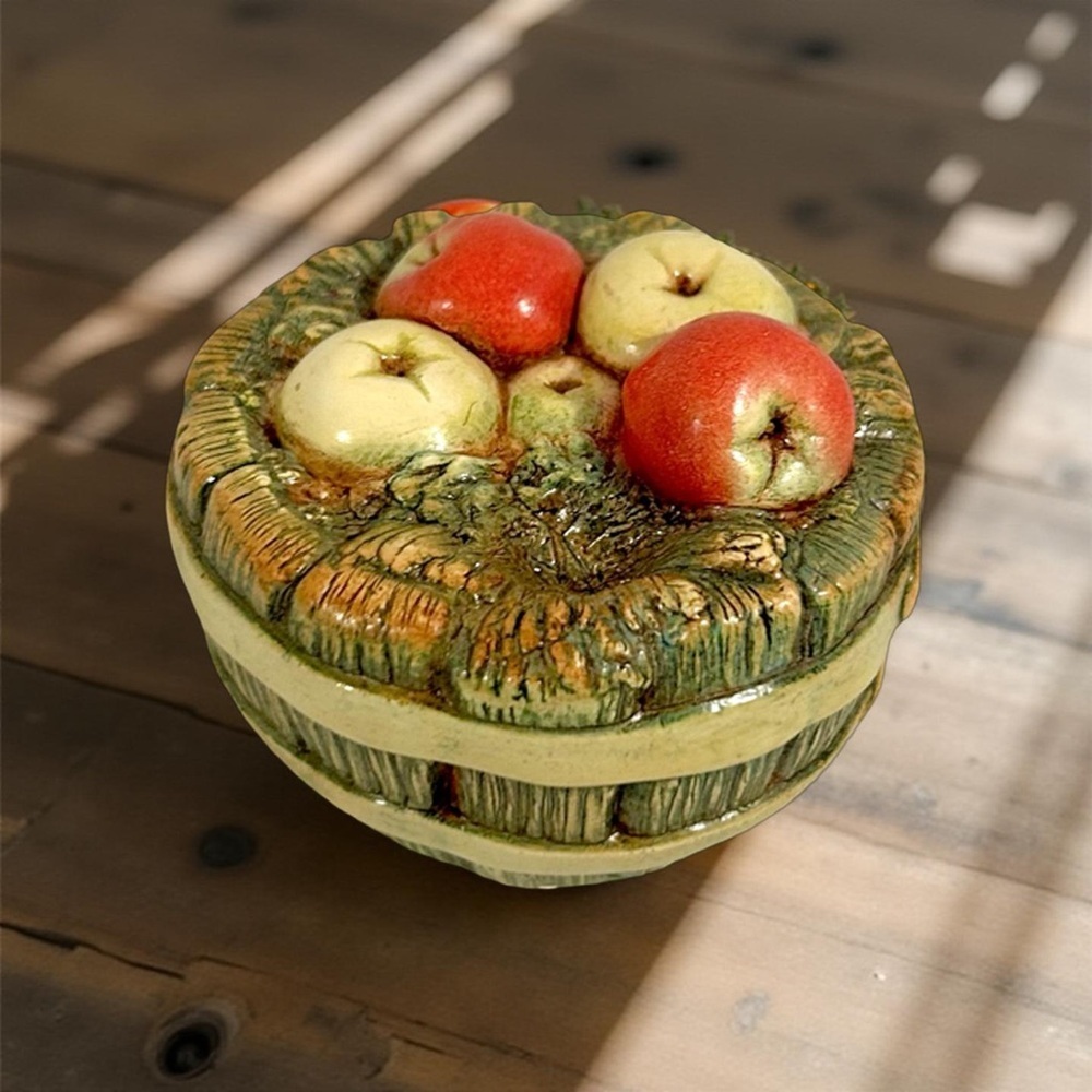 Vintage Pendelfin Apple Barrel Figurine